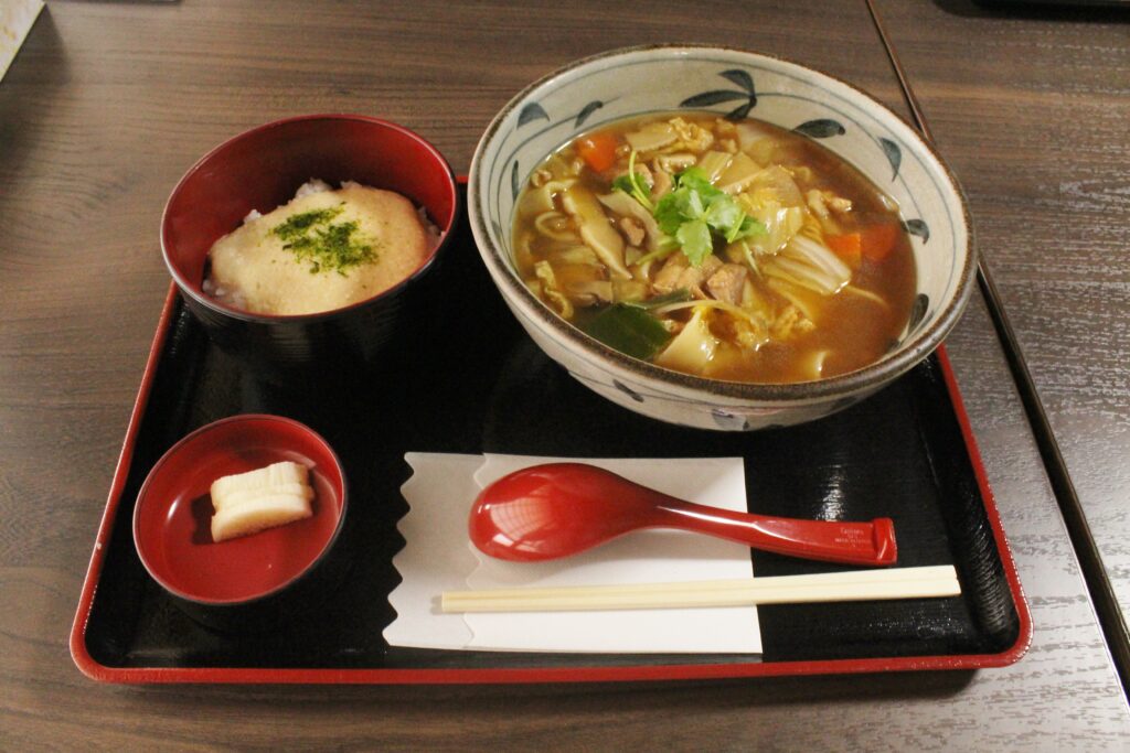 旧渋沢栄一邸”中の家”のお隣！「麺屋忠兵衛　煮ぼうとう店」