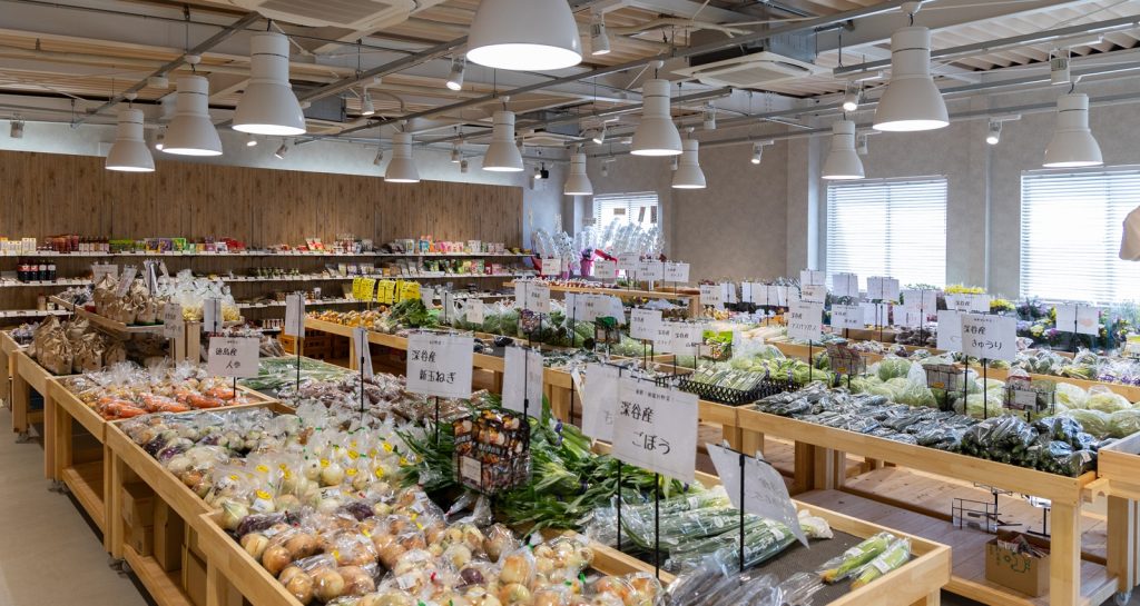 深谷の産直市場「tonton FUKAYA」で新鮮な野菜と地元食品に出会う
